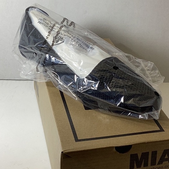 Mia Women's Corrine Slip - Picture 8 of 10